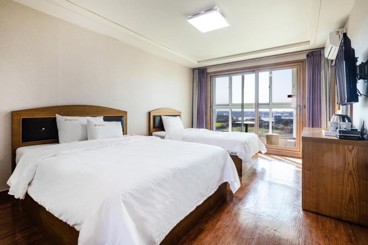 Hotel Amor Чеджудо Номер фото