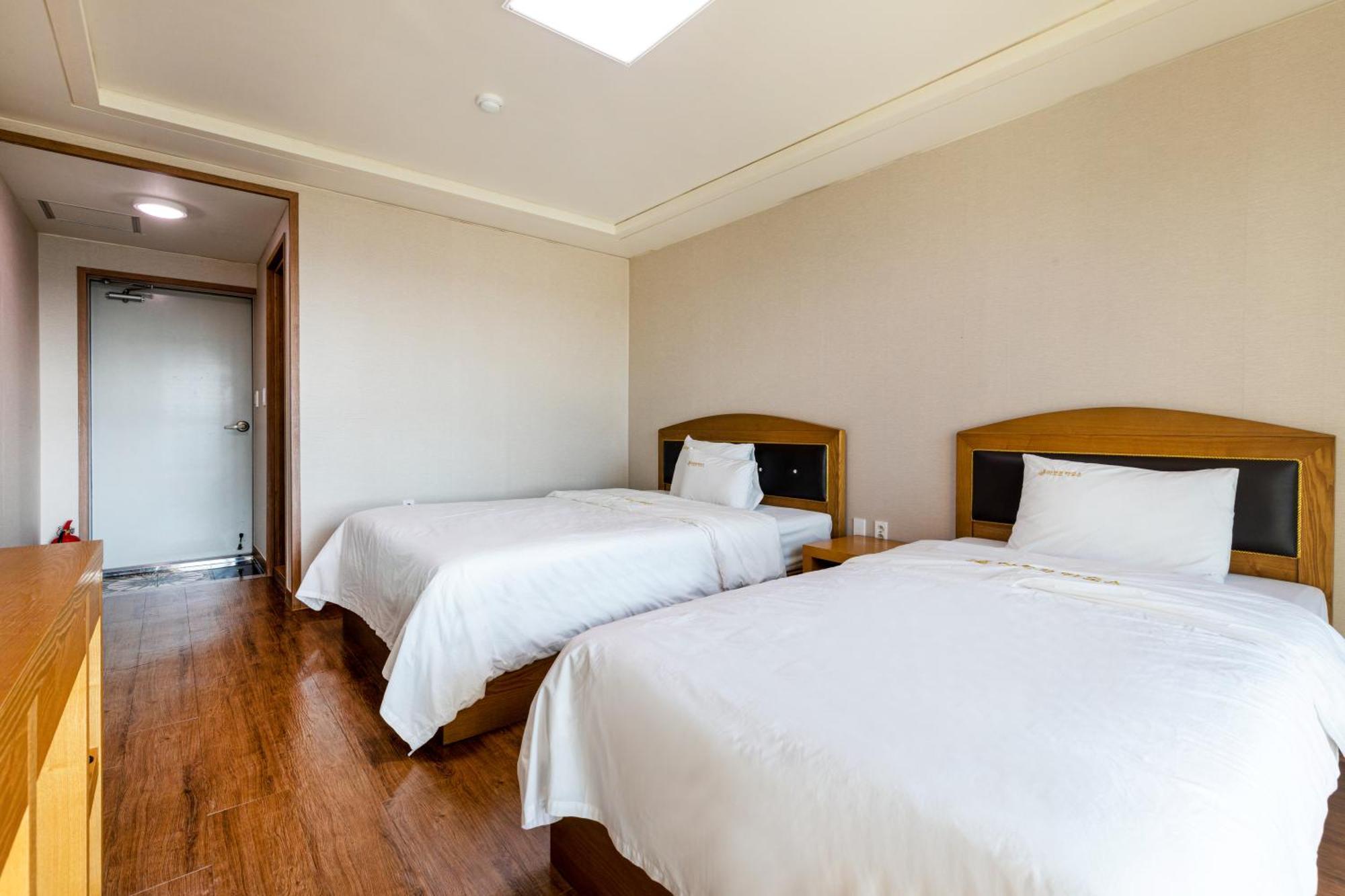 Hotel Amor Чеджудо Номер фото