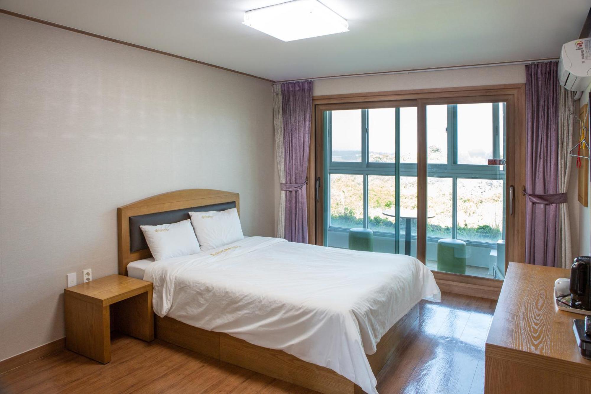 Hotel Amor Чеджудо Номер фото